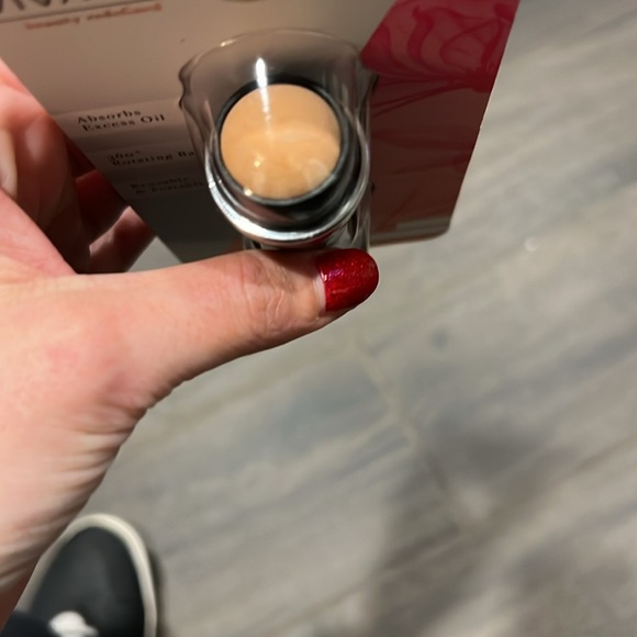 NEW Facial Make Up Roller - Picture 3 of 3